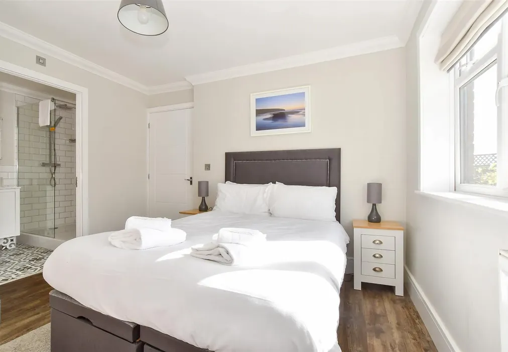 Internal Lifestyle Photograph - Main Road, Rookley, Ventnor, Isle of Wight - Wards of Kent