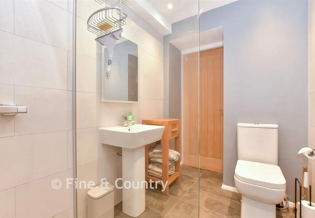 Annex En-Suite Shower Room - Nubia Close, Cowes, Isle of Wight - Wards of Kent