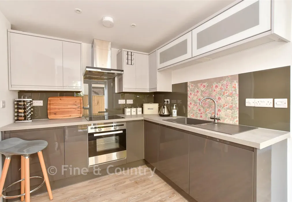 Annex Kitchen - Nubia Close, Cowes, Isle of Wight - Wards of Kent