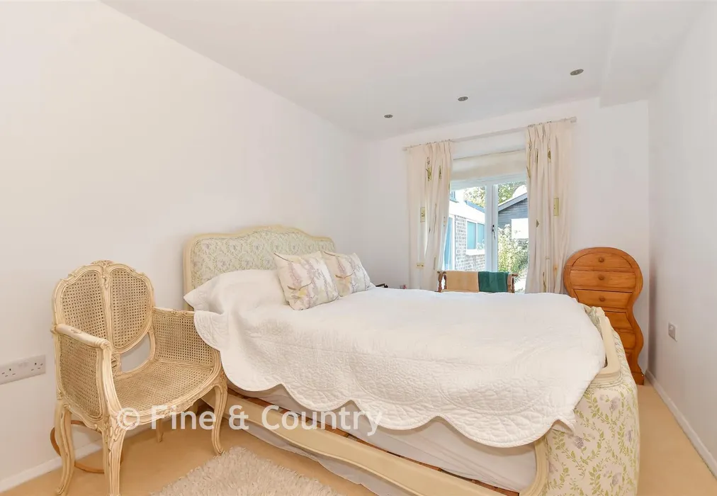 Bedroom 3 - Nubia Close, Cowes, Isle of Wight - Wards of Kent
