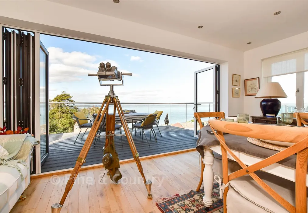 Internal Lifestyle Photograph - Nubia Close, Cowes, Isle of Wight - Wards of Kent