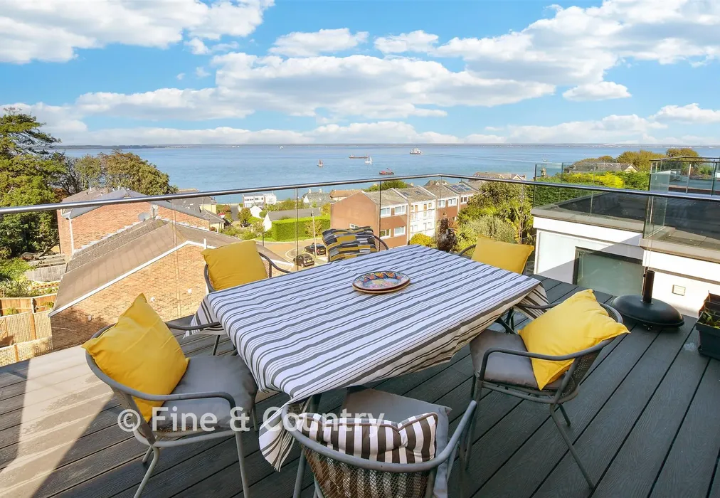 Balcony / Terrace - Nubia Close, Cowes, Isle of Wight - Wards of Kent