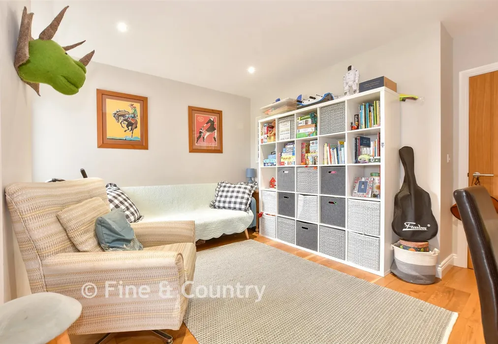 Snug - Mersley Downs Road, Downend, Isle of Wight - Wards of Kent
