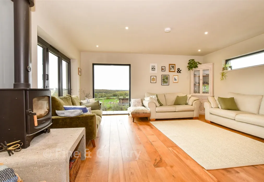 Sitting Area - Mersley Downs Road, Downend, Isle of Wight - Wards of Kent