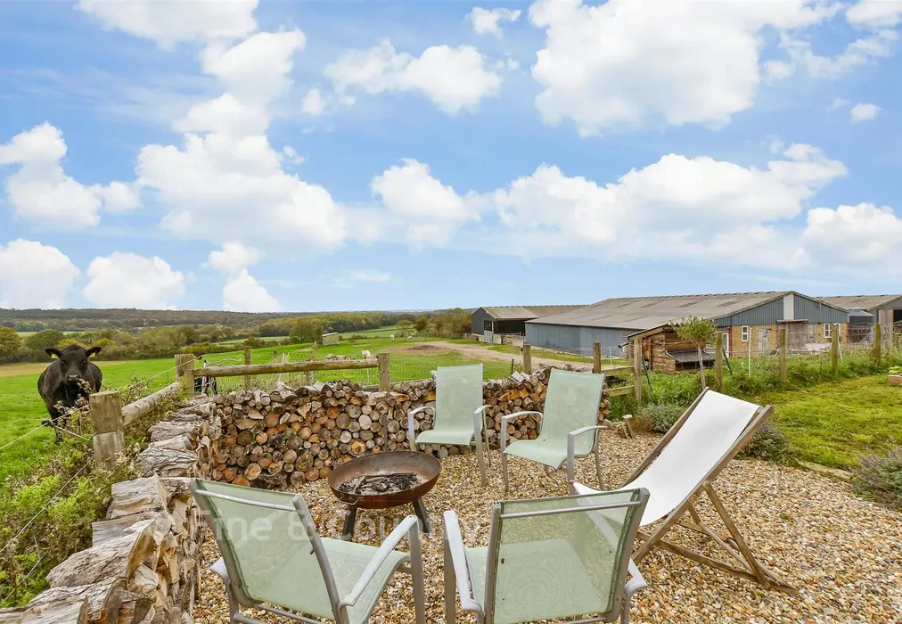 Rear Garden - Mersley Downs Road, Downend, Isle of Wight - Wards of Kent