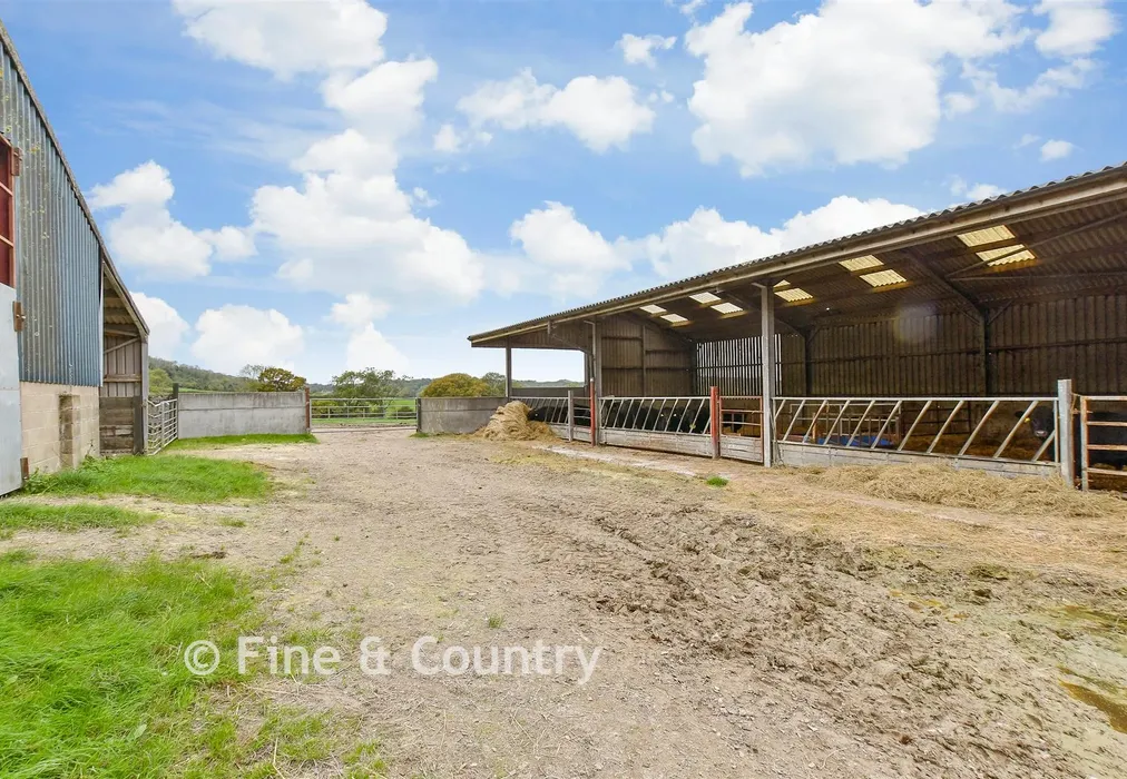 Outbuildings - Mersley Downs Road, Downend, Isle of Wight - Wards of Kent