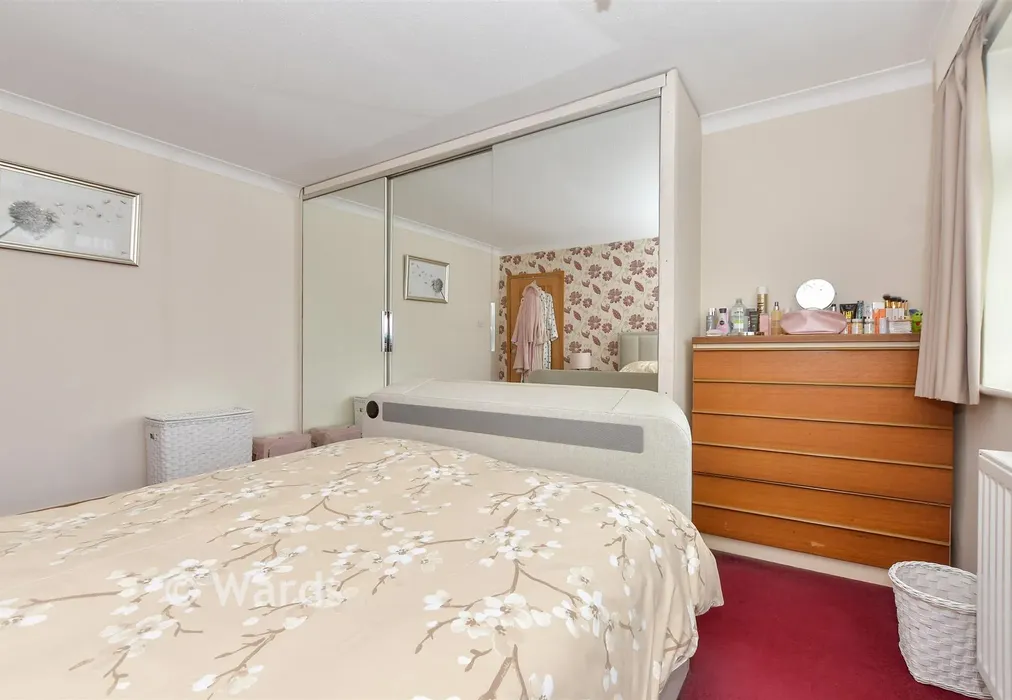 Bedroom 1 - Fieldway, Broad Oak, East Sussex - Wards of Kent