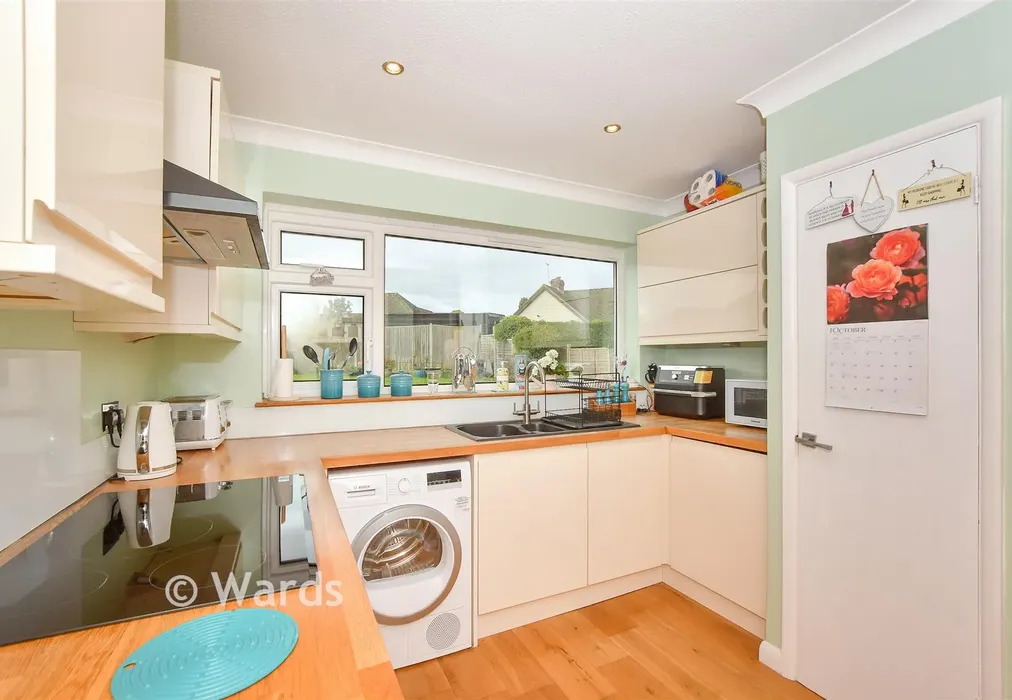 Kitchen - Fieldway, Broad Oak, East Sussex - Wards of Kent