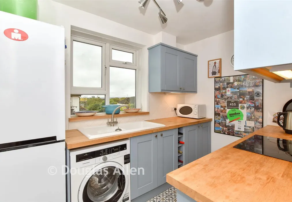 Kitchen - Montalt Road, Woodford Green, Essex - Wards of Kent