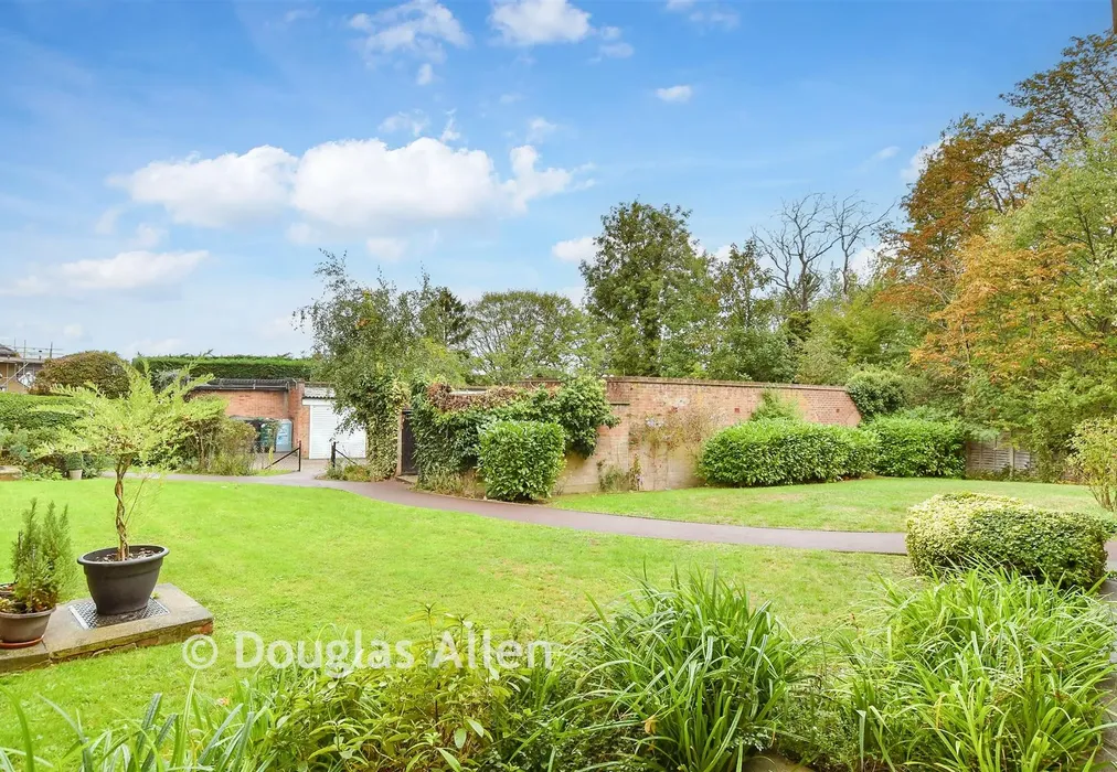 Communal Gardens - Montalt Road, Woodford Green, Essex - Wards of Kent