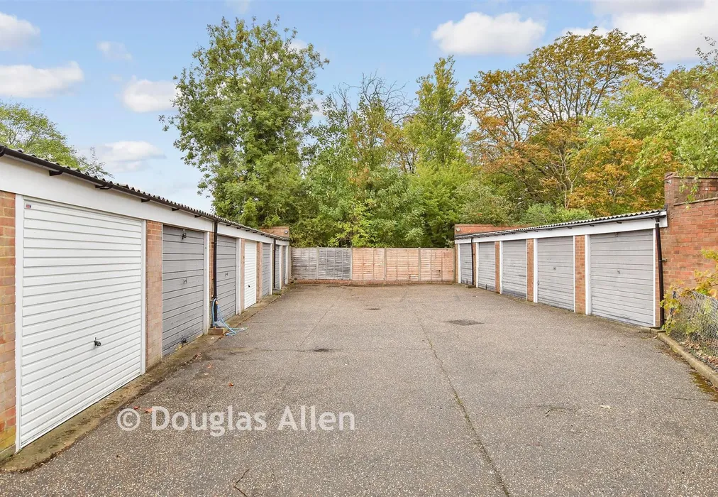 Garage - Montalt Road, Woodford Green, Essex - Wards of Kent