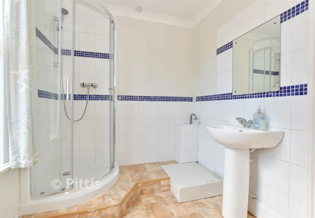 Shower Room - John Street, Ryde, Isle of Wight - Wards of Kent