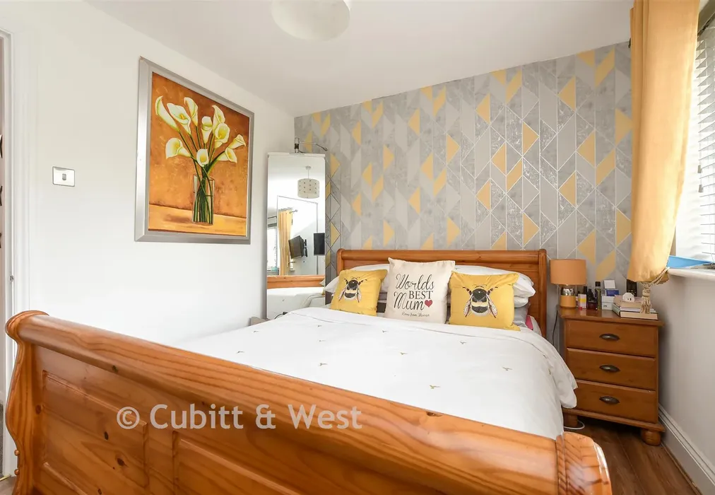 Bedroom 1 - Alberta Drive, Smallfield, Horley, Surrey - Wards of Kent