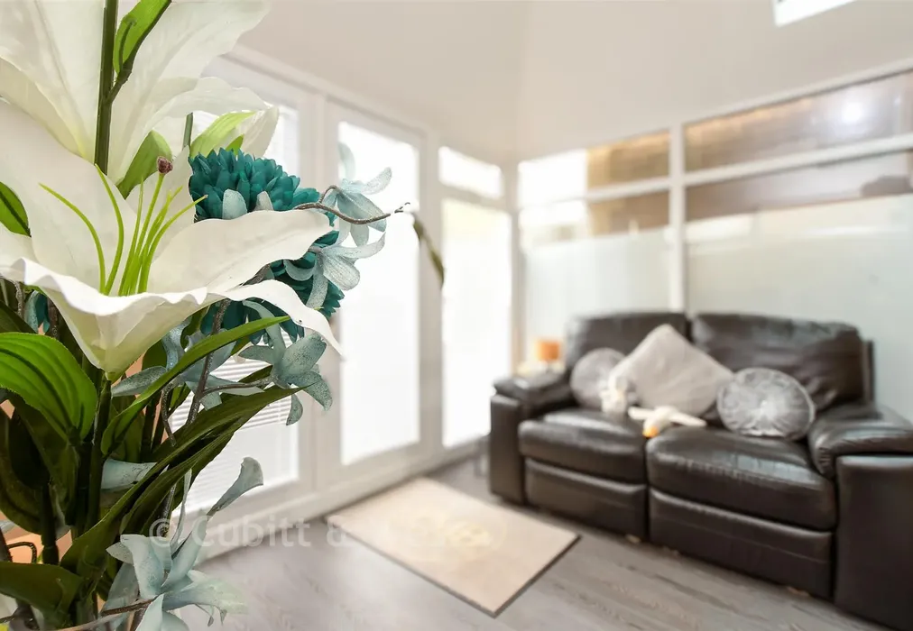 Internal Lifestyle Photograph - Alberta Drive, Smallfield, Horley, Surrey - Wards of Kent