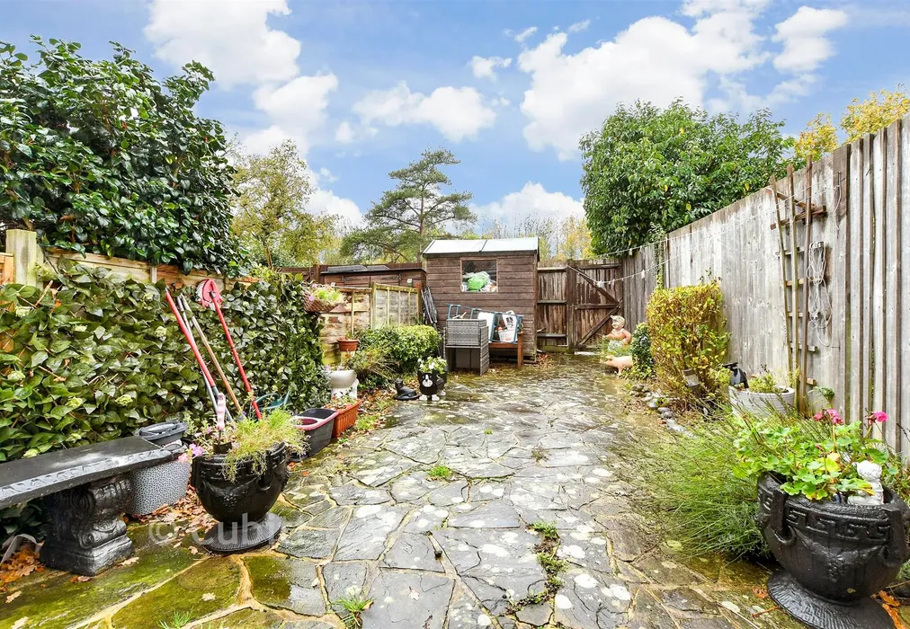 Rear Garden - Alberta Drive, Smallfield, Horley, Surrey - Wards of Kent