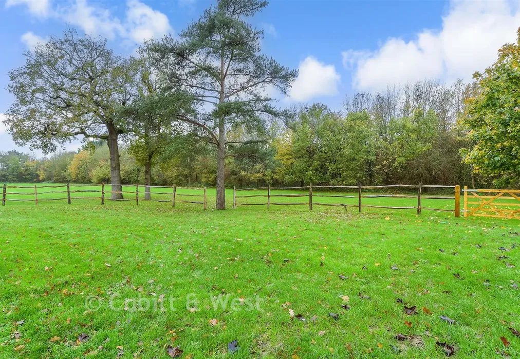 Surrounding Area - Alberta Drive, Smallfield, Horley, Surrey - Wards of Kent