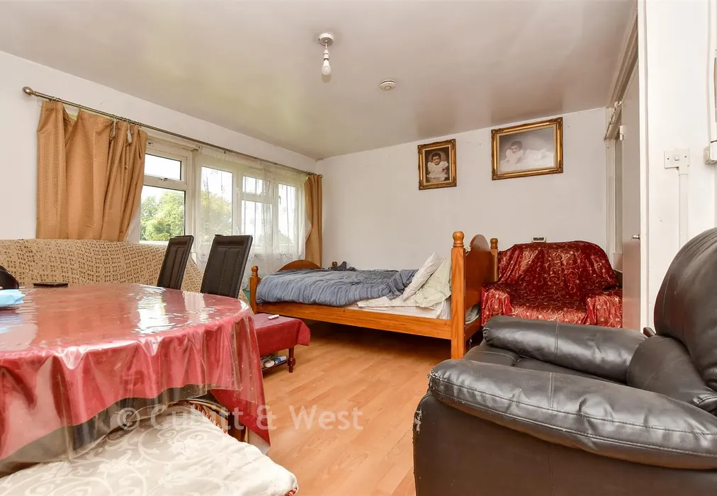 Living Room - Shrublands Avenue, Croydon, Surrey - Wards of Kent