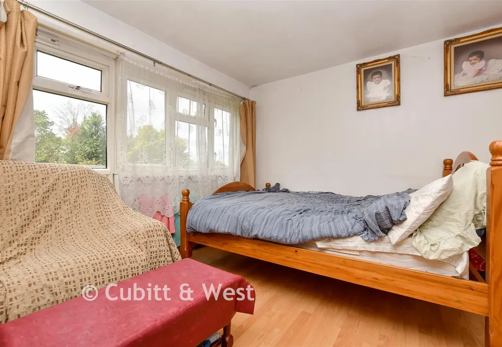 Living Room - Shrublands Avenue, Croydon, Surrey - Wards of Kent