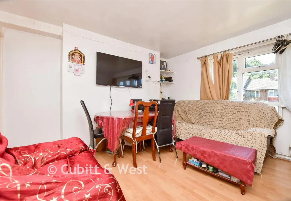 Living Room - Shrublands Avenue, Croydon, Surrey - Wards of Kent