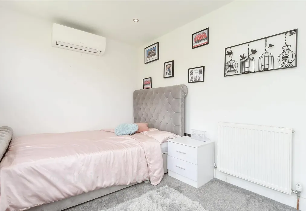 Bedroom Three - Mount Avenue, Chaldon, Caterham, Surrey - Wards of Kent