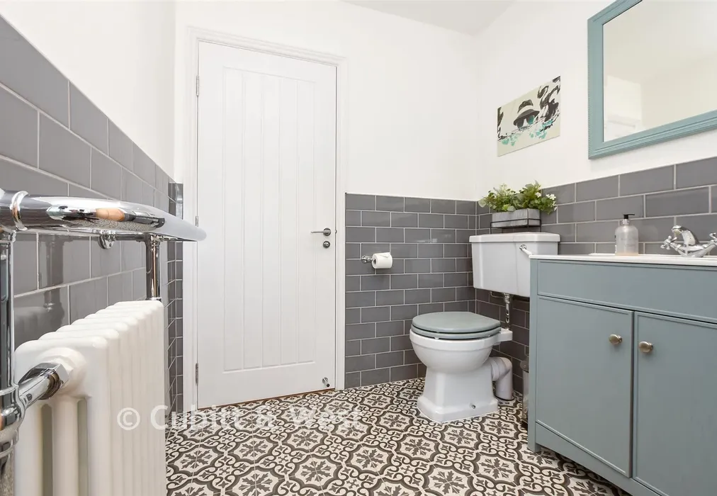 Shower Room - Mount Avenue, Chaldon, Caterham, Surrey - Wards of Kent