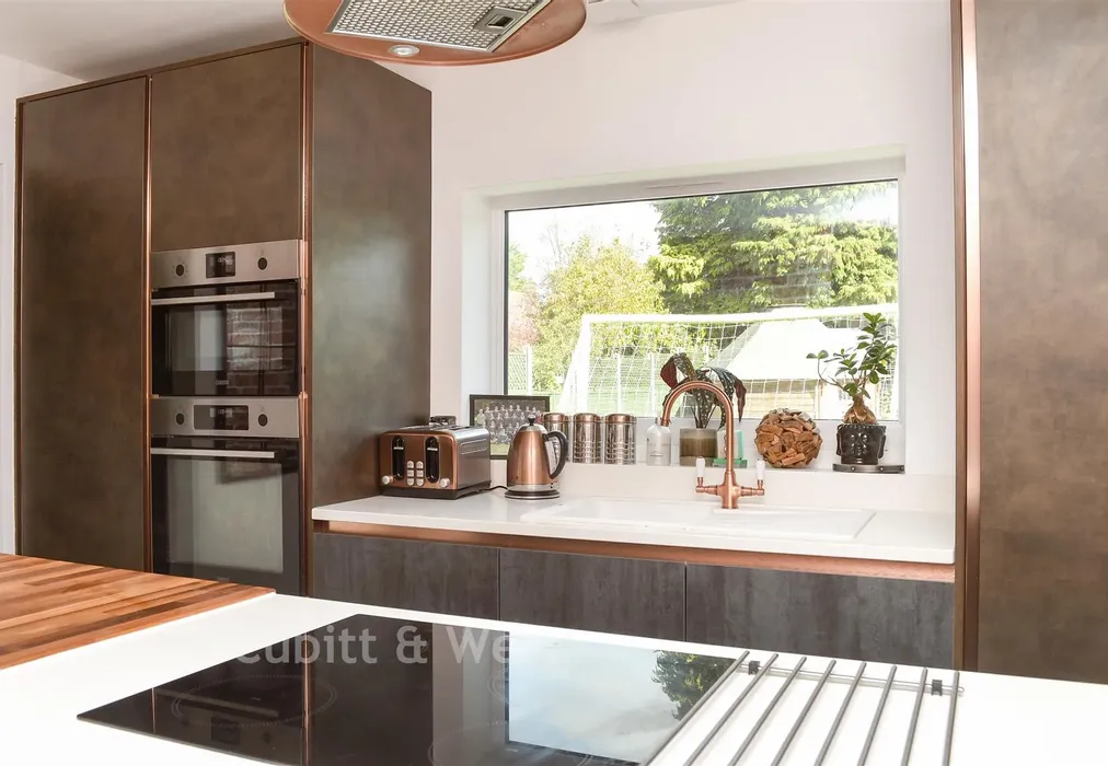 Internal Lifestyle Photograph - Mount Avenue, Chaldon, Caterham, Surrey - Wards of Kent