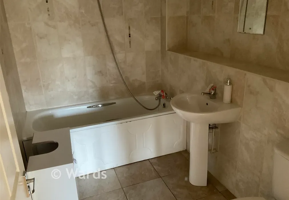 Bathroom - Devonshire Road, Bexleyheath, Kent - Wards of Kent