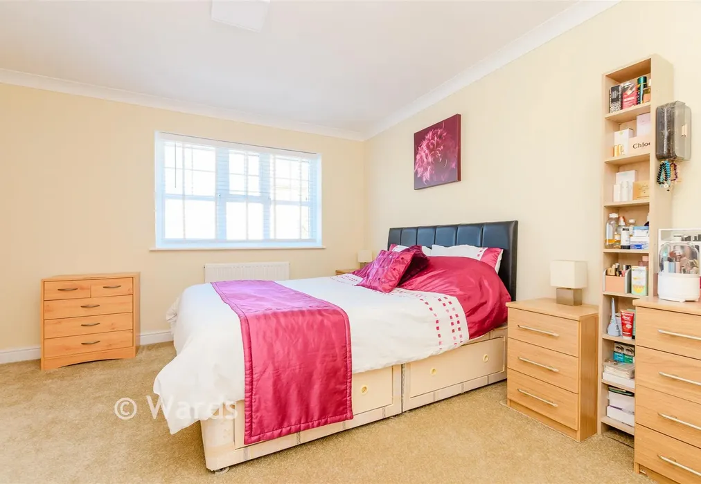 Bedroom 1 - Pentstemon Drive, Swanscombe, Kent - Wards of Kent