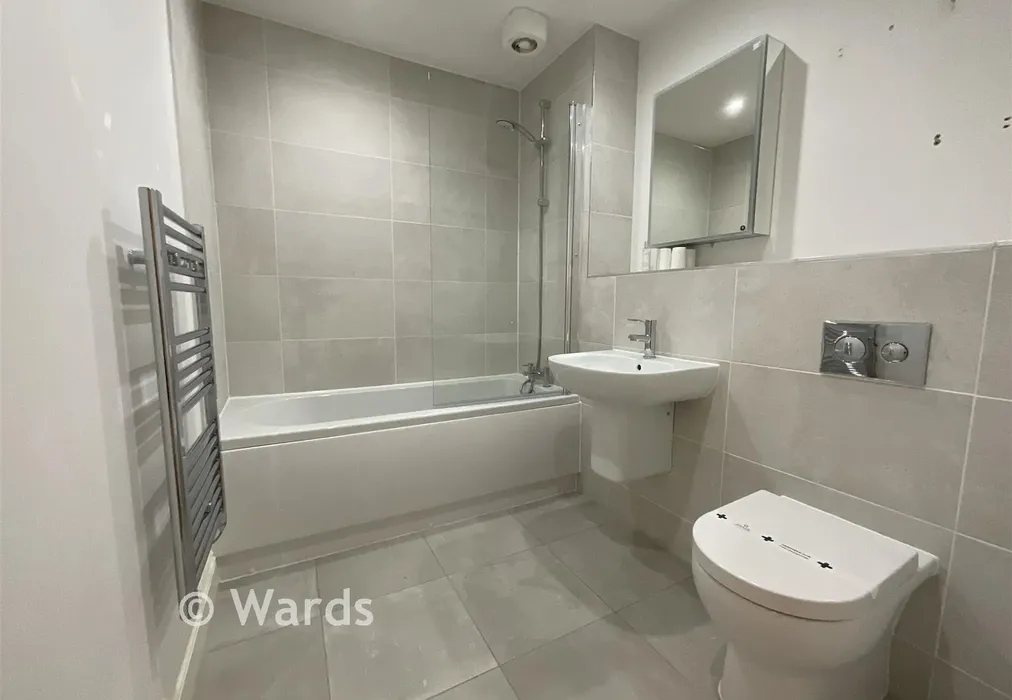 Bathroom - Linksfield Road, Westgate-On-Sea, Kent - Wards of Kent