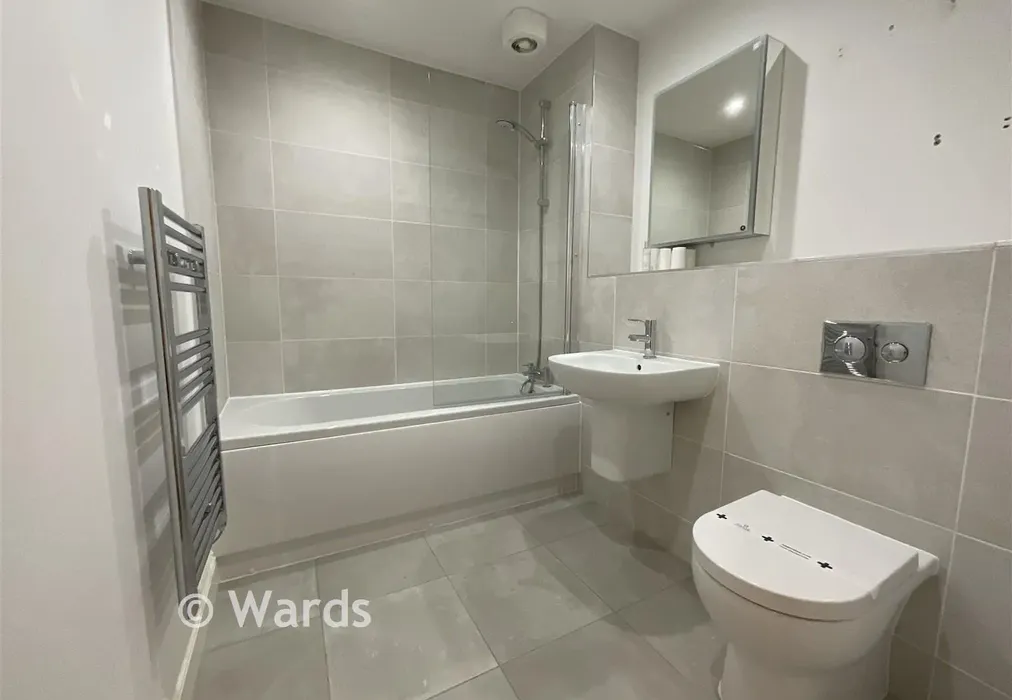 Bathroom - Linksfield Road, Westgate-On-Sea, Kent - Wards of Kent