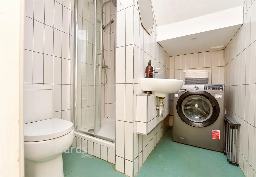 Shower Room - Albert Terrace, Margate, Kent - Wards of Kent