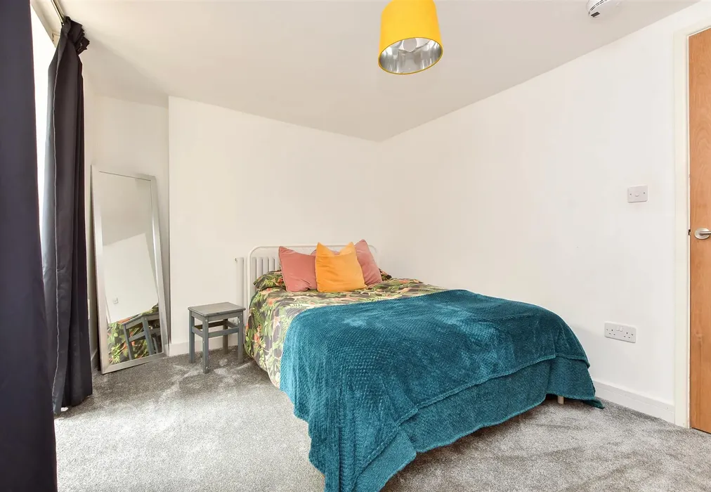 Bedroom 1 - Albert Terrace, Margate, Kent - Wards of Kent