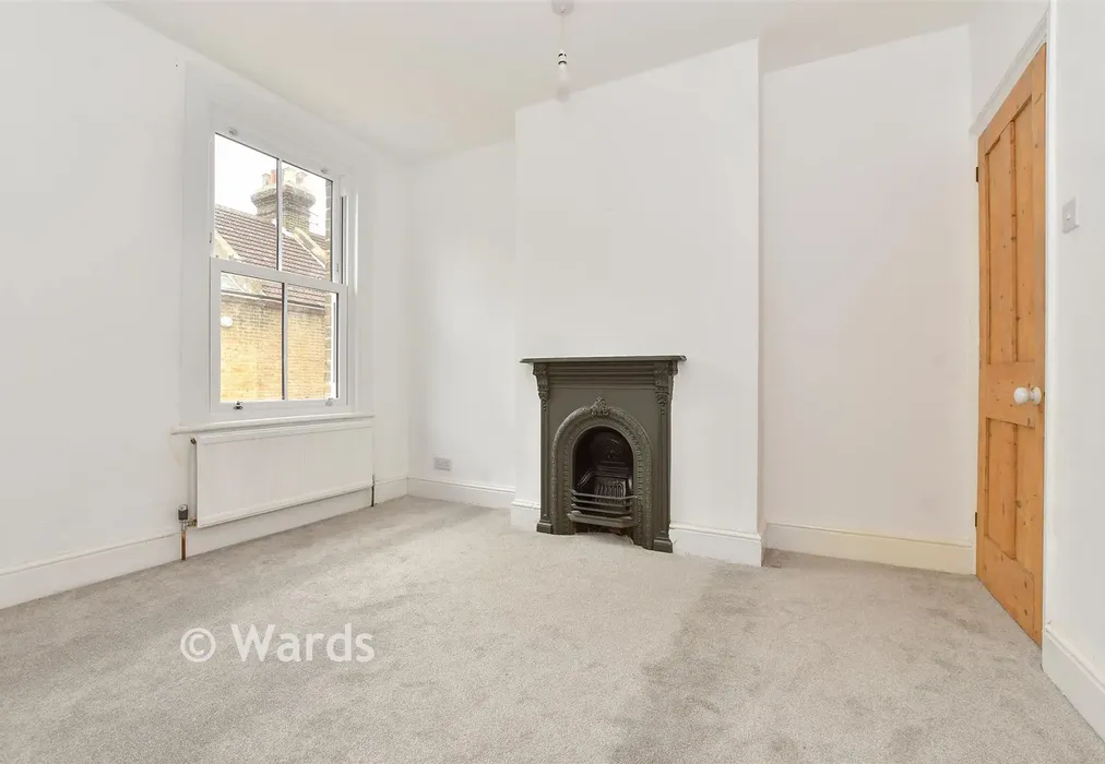 Bedroom 1 - St. Peter's Grove, Canterbury, Kent - Wards of Kent
