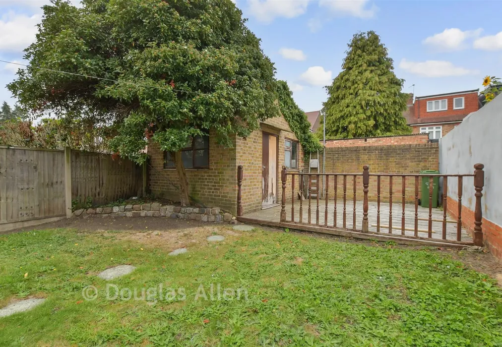 Workshop/Outbuildings - Albany Road, Chadwell Heath, Essex - Wards of Kent