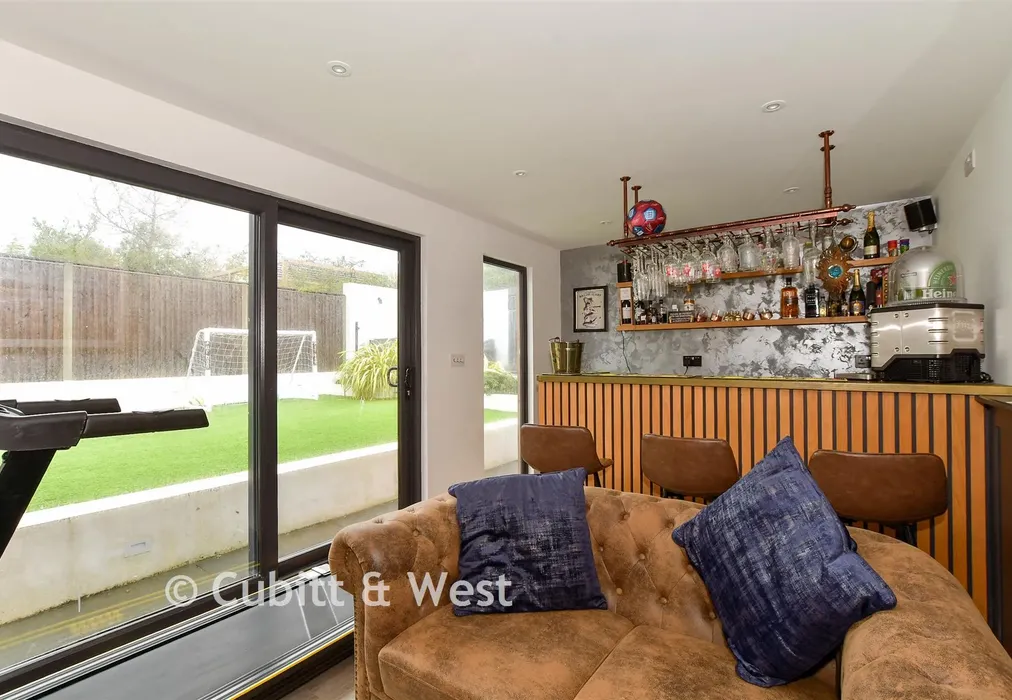 Outbuilding/Bar - Seaview Road, Woodingdean, Brighton, East Sussex - Wards of Kent