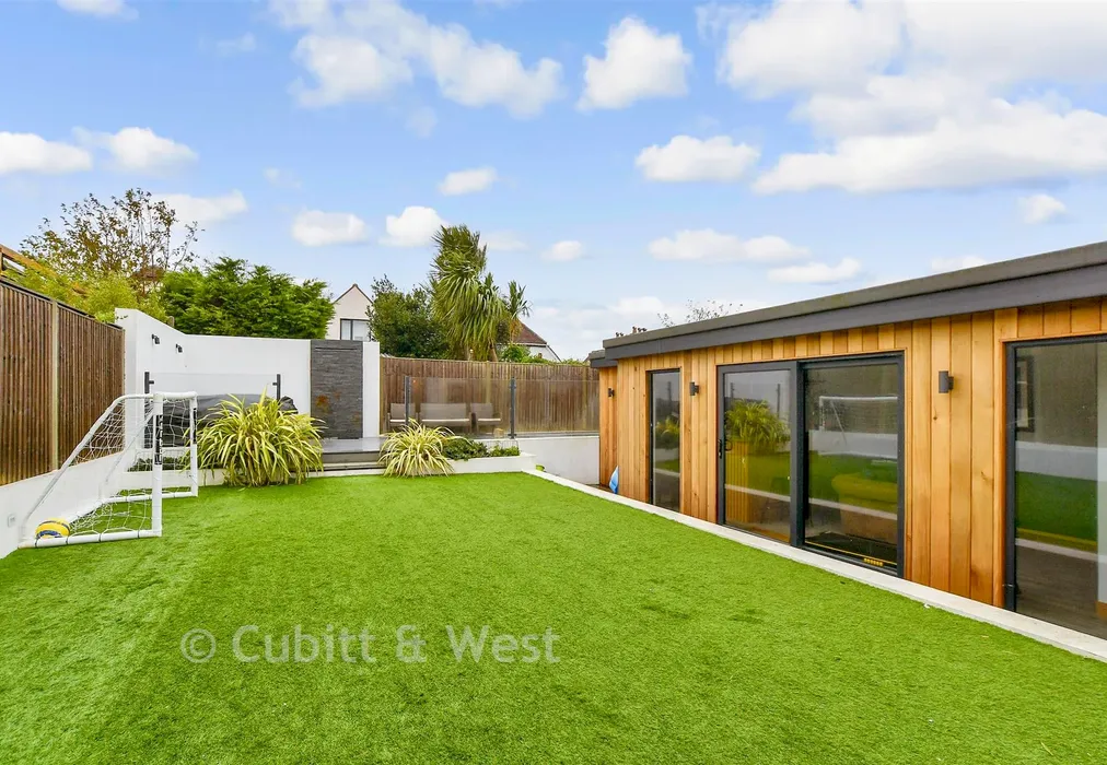 Rear Garden - Seaview Road, Woodingdean, Brighton, East Sussex - Wards of Kent