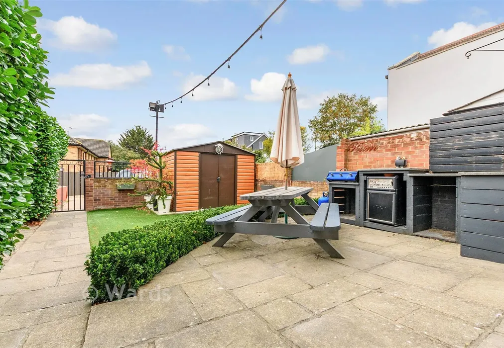 Front Garden - Mayplace Road East, Barnehurst, Kent - Wards of Kent