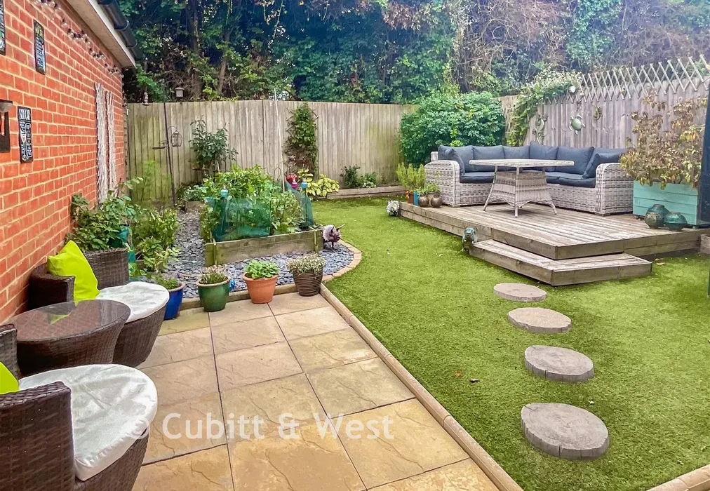 Garden & Patio - Fellows Gardens, Yapton, Arundel, West Sussex - Wards of Kent
