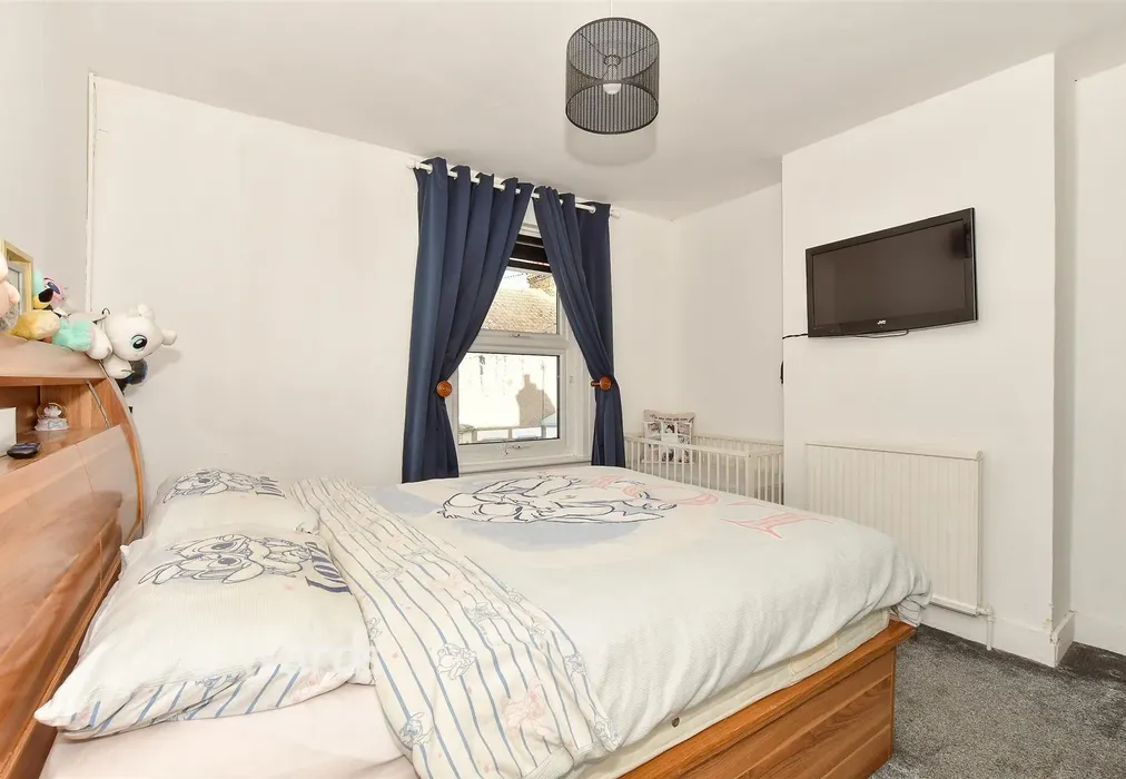 Bedroom 1 - Jefferson Road, Sheerness, Kent - Wards of Kent