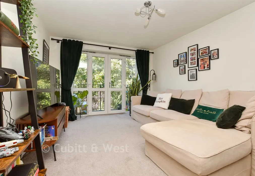 Lounge/Dining Room - Kings Lane, Sutton, Surrey - Wards of Kent