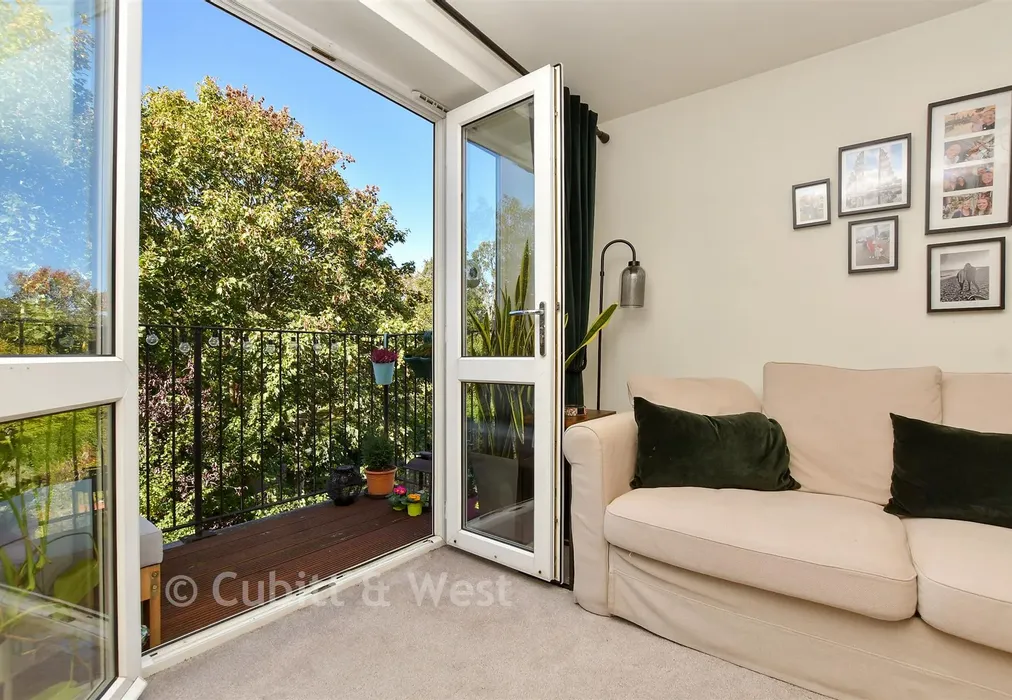 Internal Lifestyle Photograph - Kings Lane, Sutton, Surrey - Wards of Kent