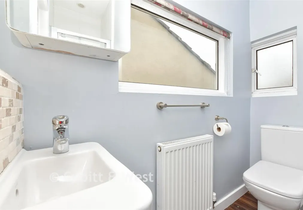 En-Suite Shower Room - Sanderstead Road, South Croydon, Surrey - Wards of Kent
