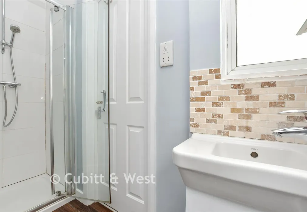 En-Suite Shower Room - Sanderstead Road, South Croydon, Surrey - Wards of Kent