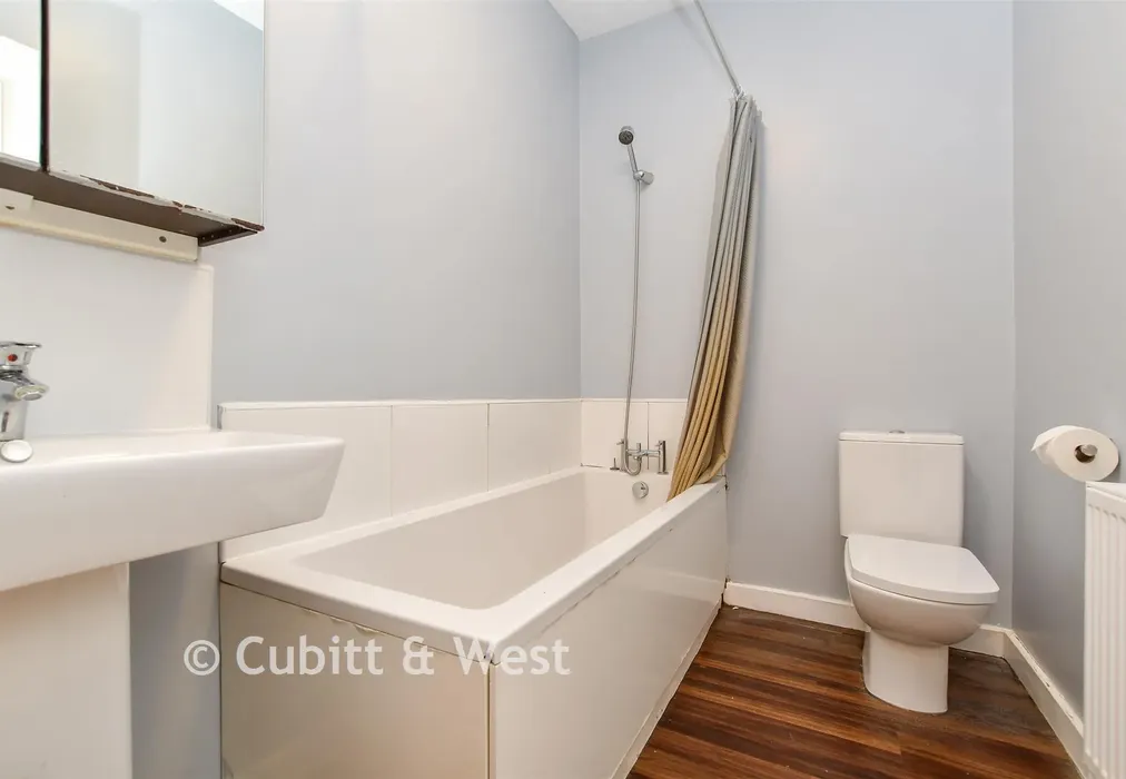 Bathroom - Sanderstead Road, South Croydon, Surrey - Wards of Kent