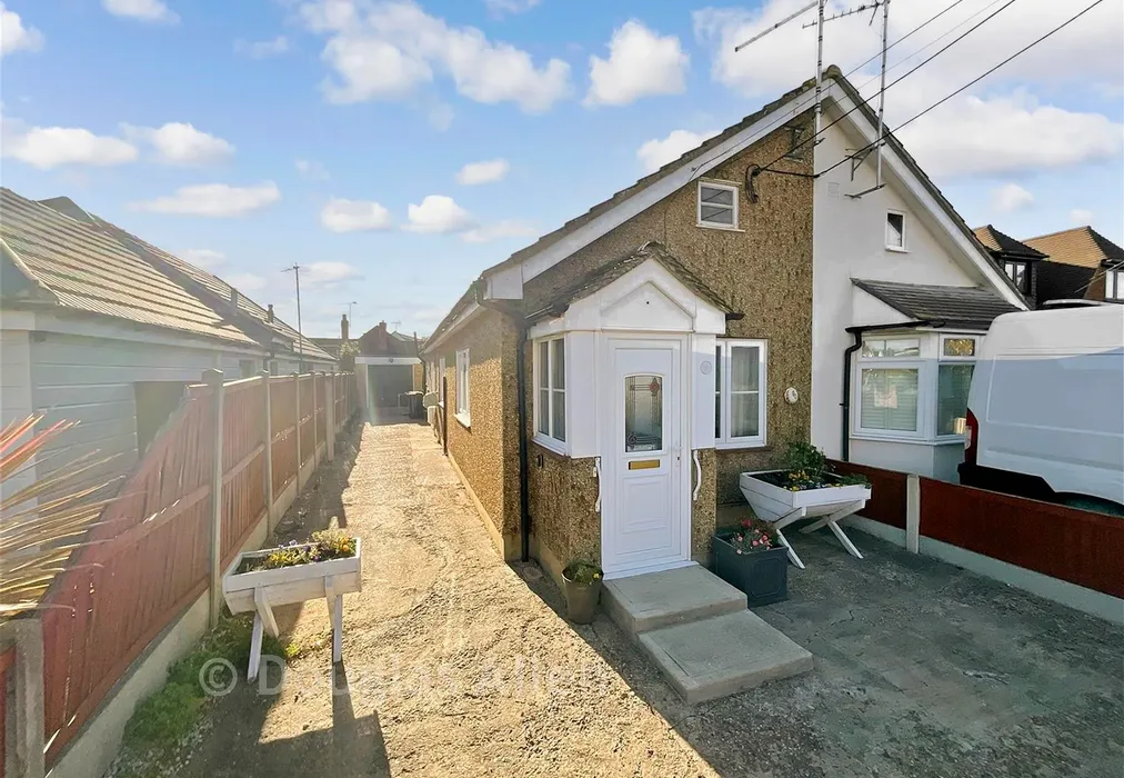 Front - Nevendon Road, Wickford, Essex - Wards of Kent