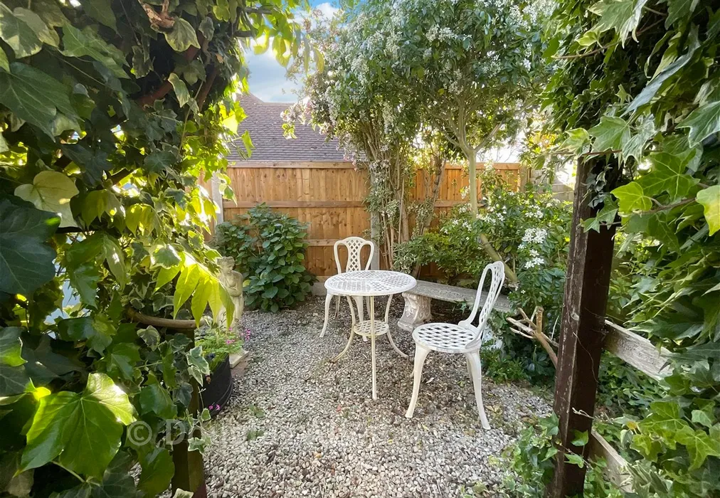 Garden - Nevendon Road, Wickford, Essex - Wards of Kent