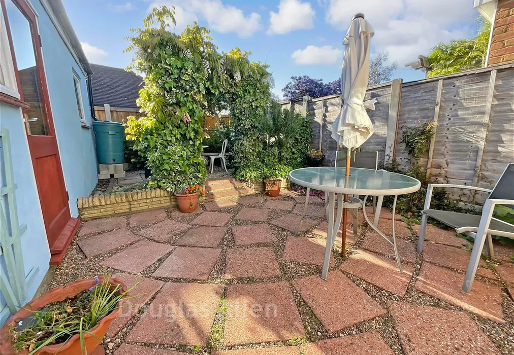 Patio Area - Nevendon Road, Wickford, Essex - Wards of Kent