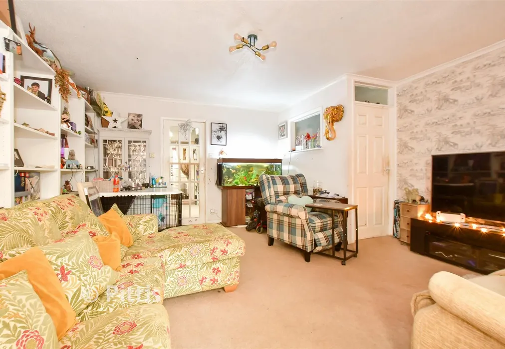 Lounge - Sandown Road, Sandown, Isle of Wight - Wards of Kent