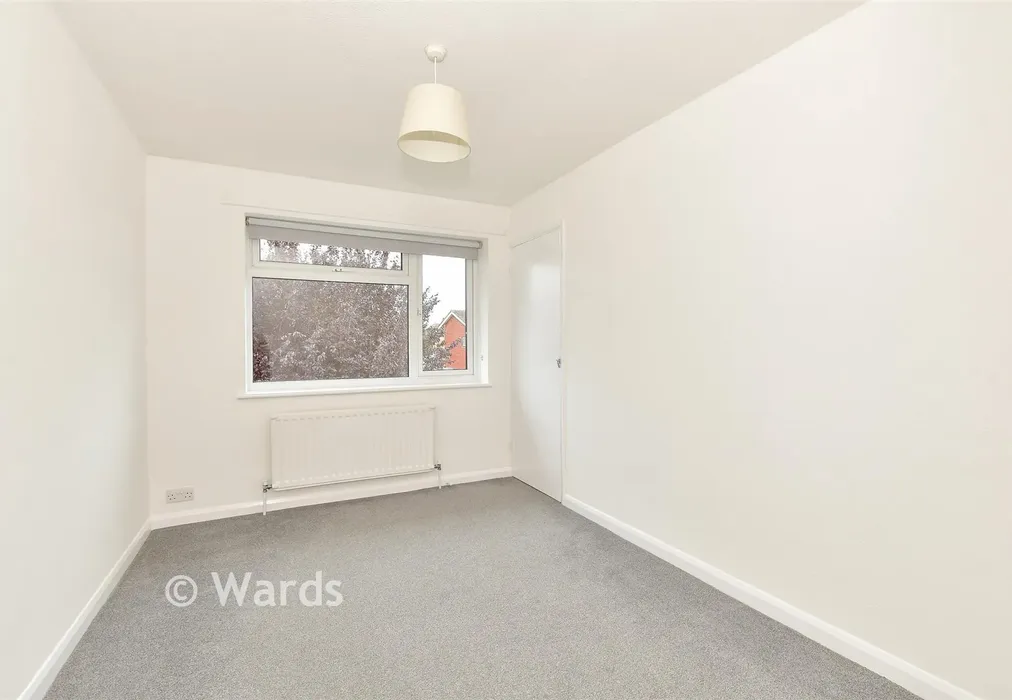 Bedroom 1 - Glebe Way, Whitstable, Kent - Wards of Kent