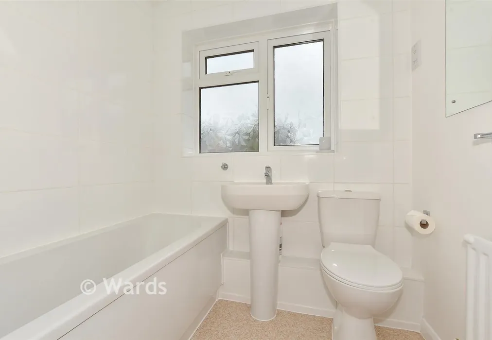 Bathroom - Glebe Way, Whitstable, Kent - Wards of Kent